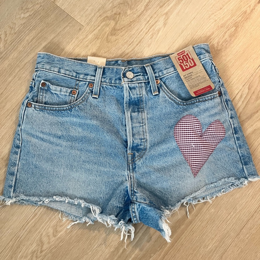 NWT Levi shorts 501 style size 28